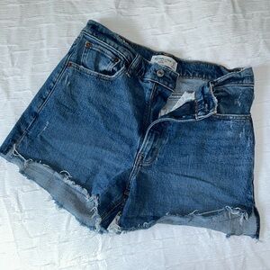 Woman’s Abercrombie shorts